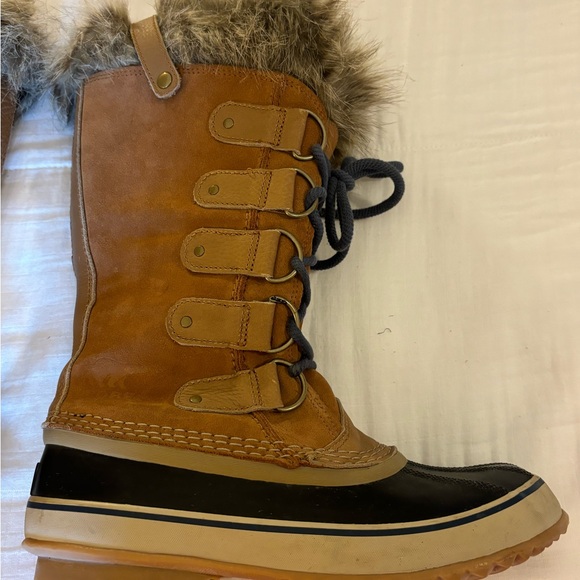 Hand crafted SOREL natural rubber boots - Picture 3 of 7